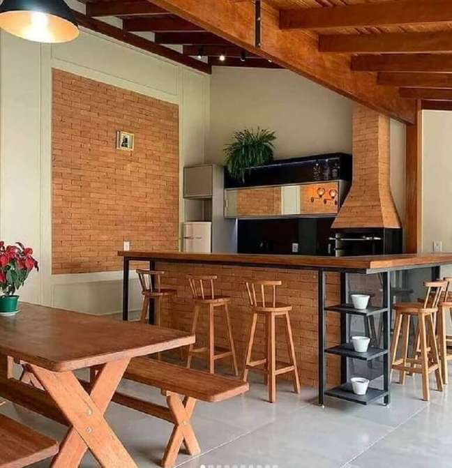 62. Revestimento tijolinho para decoração de cantinho do churrasco rústico – Foto: Houzz