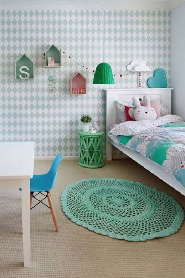 17. Papel de parede verde água e off white para quarto infantil – Foto