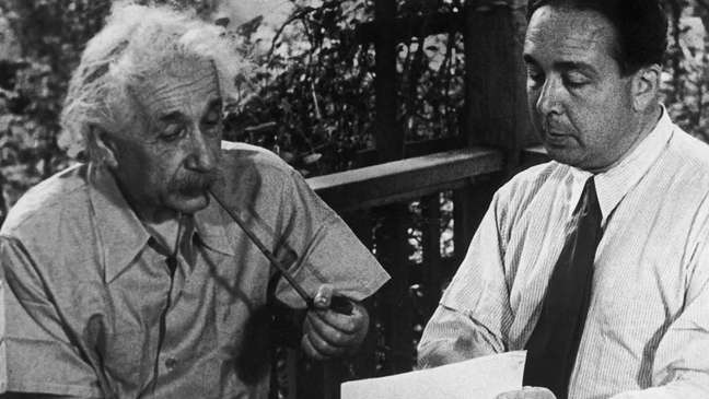 Em 1939, Albert Einstein e Leo Szilard escreveram para o presidente dos Estados Unidos alertando sobre os perigos nucleares