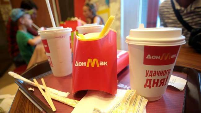 Restaurantes de "fast food" locais substituíram as marcas tradicionais