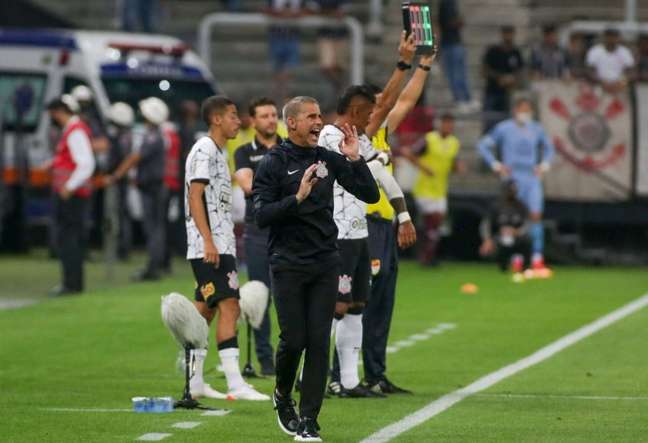 Sylvinho durante o jogo contra a Ferrinha (Foto: Agência Corinthians)