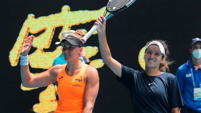 Bia Haddad e Anna Danilina celebram triunfo e ida à final do Australian Open (BRANDON MALONE / AFP)