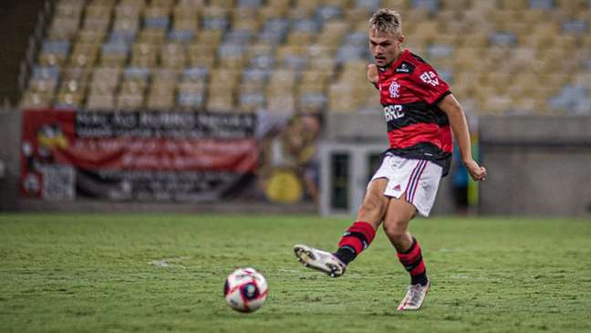 Gabriel Noga foi o capitão do Flamengo na partida (Foto: Paula Reis/Flamengo)