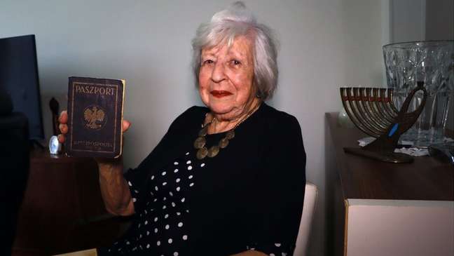 Margot Bina Rotstein conta como conseguiu fugir com sua família de perseguição nazista a judeus