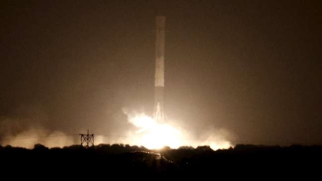 Um foguete SpaceX Falcon 9 foi lançado da Flórida em 2015