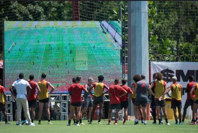 Formação com três zagueiros deve ser utilizada por Paulo Sousa até Flamengo x Fluminense