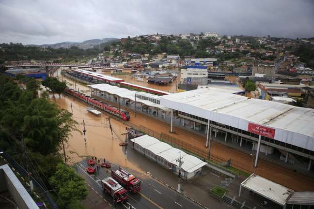 Imagem da região central de Franco da Rocha (SP) alagada em decorrência das fortes chuvas