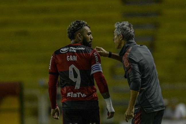 Após novo vice, Paulo Sousa prega “passo diferente” por títulos no Flamengo