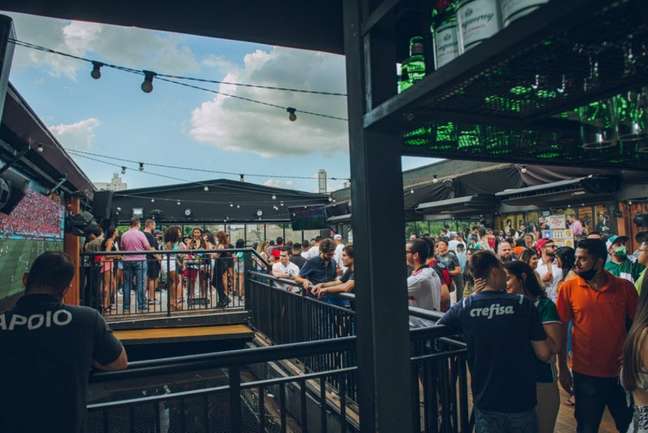 Organizada e bares promovem festa para torcedores do Palmeiras acompanharem final do Mundial