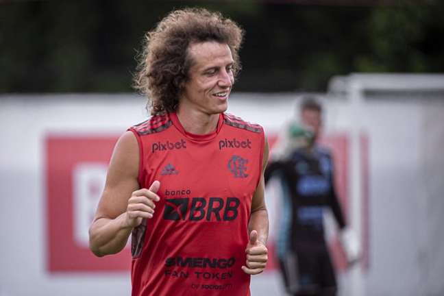 David Luiz e Bruno Henrique avançam por retorno ao Flamengo; Paulo Sousa comemora