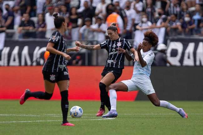 Título do Corinthians na Supercopa Feminina sobre o Grêmio faz Globo crescer em audiência no domingo
