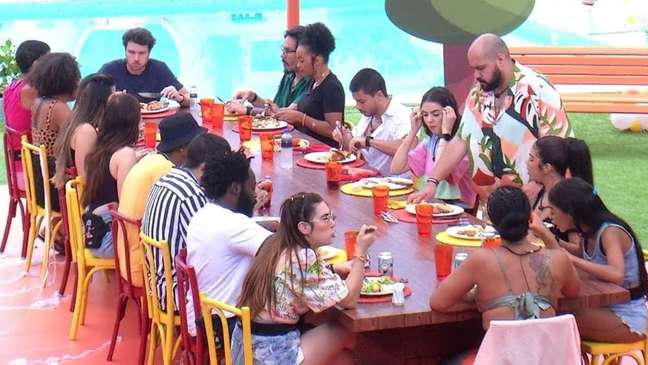 Desde 2020, o BBB passou a incluir famosos em seu elenco, com a ideia de movimentar o game. Desde 2020, o BBB passou a incluir famosos em seu elenco, com a ideia de movimentar o game.