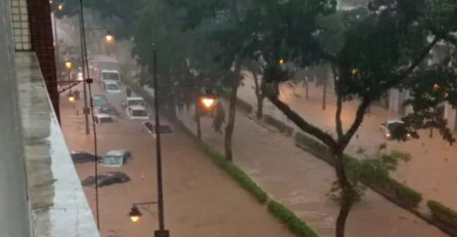 Enchente deixou mais de cem mortos até o momento (Reprodução/Redes Sociais)