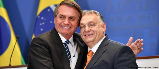 Bolsonaro (esq.) disse considerar Orbán "praticamente como um irmão"
