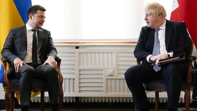 Zelensky e Johnson se encontraram na conferência de segurança Zelensky e Johnson se encontraram na conferência de segurança