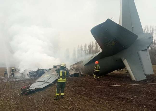 Avião militar ucraniano foi derrubado em meio ao conflito com a Rússia