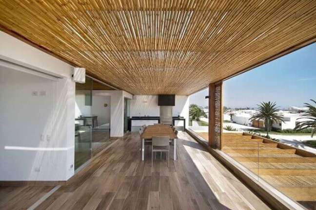 40. Pergolado de bambu para varanda moderna – Foto My Fancy House