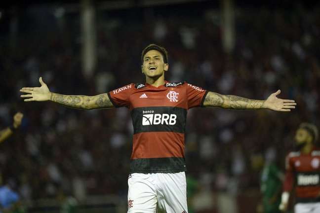 Eric Faria cita histeria da imprensa por saída de Pedro do Flamengo, e jornalistas respondem