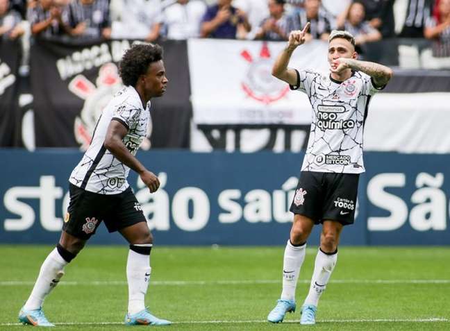 Gustavo Silva comenta primeiro contato com Vítor Pereira no Corinthians: 'Certeza que fará um ótimo trabalho'