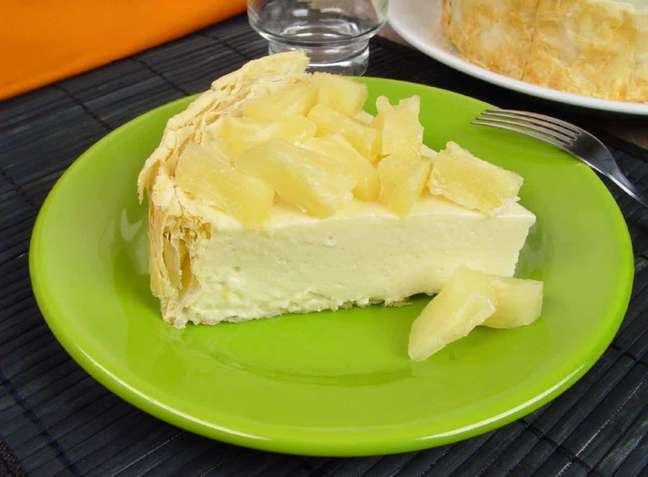 Torta folhada de abacaxi – Foto: Guia da Cozinha Torta folhada de abacaxi – Foto: Guia da Cozinha