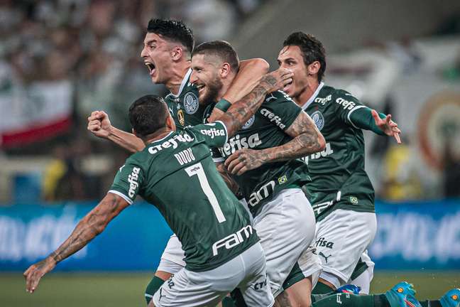 Palmeiras bate Athletico-PR e conquista Recopa pela 1ª vez