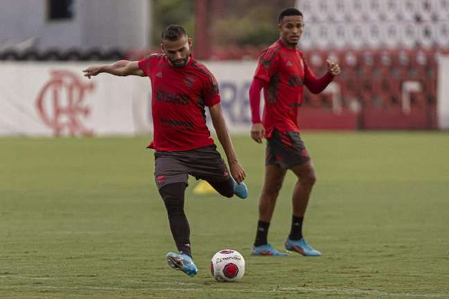 De volta para o clássico! Thiago Maia retorna ao Flamengo após quatro partidas