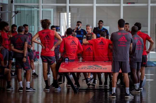 Flamengo inicia preparação para o décimo jogo com Paulo Sousa; veja números antes de decisões