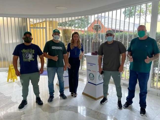 Leila e Mancha Verde rompem, e organizada devolve R$ 200 mil que ganhou para ir ao Mundial