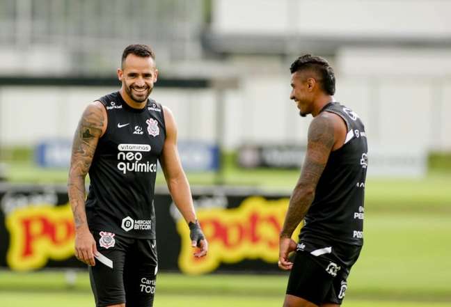 Será? Tite não descarta convocar Paulinho e Renato Augusto, dupla do Corinthians: 'Estou acompanhando'