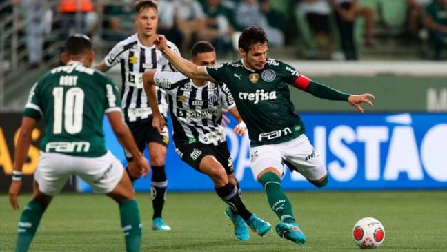 Veiga fala sobre nunca ter perdido um pênalti no Palmeiras: 'Tinha receio de bater'