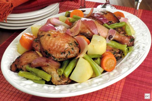 Guia da Cozinha - Coxa e sobrecoxa de frango com legumes