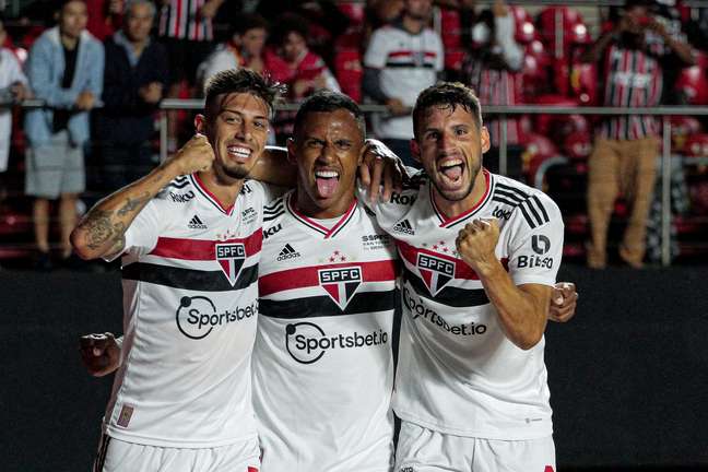  Nesta terça-feira, no estádio do Morumbi, em São Paulo, o Tricolor goleou de virada o São Bernardo por 4 a 1, no jogo único pela fase de quartas de final.