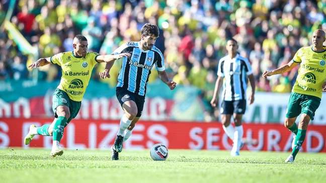 Lucas Silva elogia a postura do Gr&Atilde;&ordf;mio no duelo de ida da final do  Campeonato Ga&Atilde;&ordm;cho