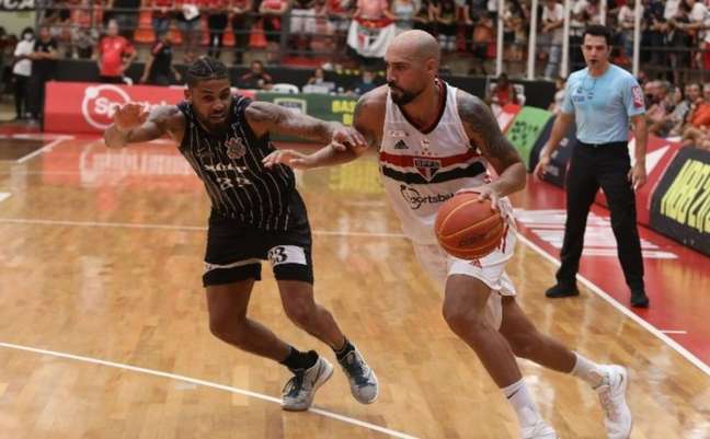 Rivais no futebol e no basquete, Corinthians é derrotado pelo São Paulo na NBB
