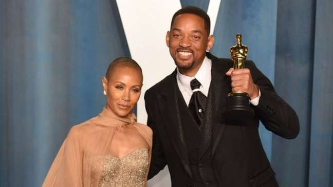 Will Smith ao lado da esposa, Pinkett Smith após receber, pela primeira vez, Oscar de melhor ator