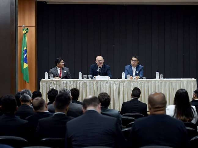 Reunião do ministro da Educação Milton Ribeiro com prefeitos em Brasília, com a presença dos pastores Gilmar Santos e Arilton Moura na organização.