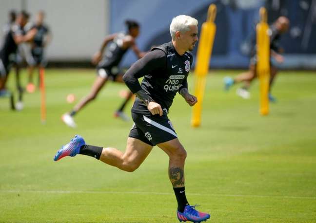 Fagner tem lesão na coxa confirmada e é dúvida para estreia na Libertadores