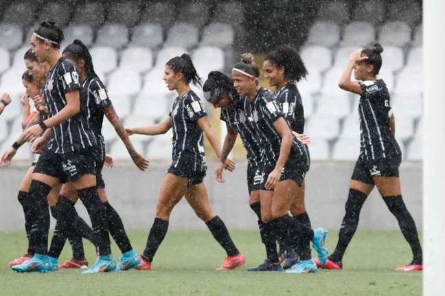 Corinthians tem três jogadoras na Seleção da Torcida no Brasileirão Feminino
