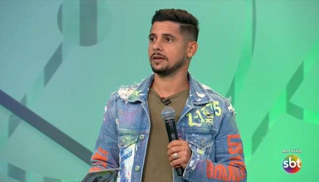 Ex-São Paulo, Cicinho diz que rival do Palmeiras é grande favorito para levar a taça