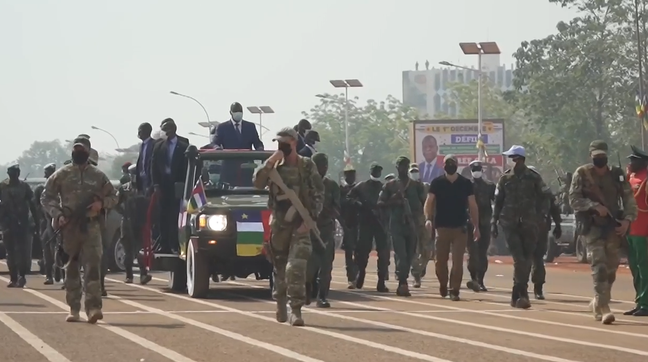 Mercenarios rusos del Grupo Wagner custodian el convoy de la presidencia de República Centroafricana