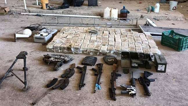 O Exército anunciou ter apreendido armas pesadas e drogas em Michoacán