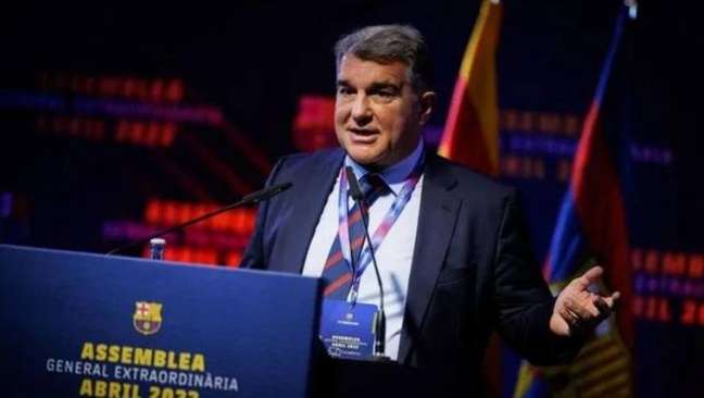 El presidente Joan Laporta celebra el mayor contrato de la historia del club catalán