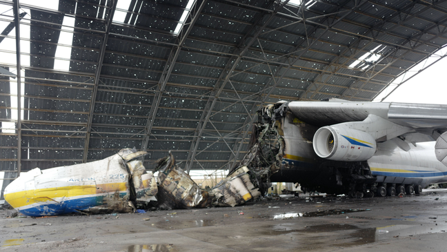 O maior avião de transporte do mundo, o Mriya, que foi destruído na invasão russa, já foi um dos maiores orgulhos da Ucrânia.