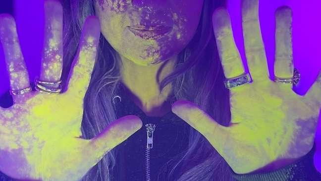 Substância permanece na pele por até seis semanas e na roupa por muito mais tempo Substância permanece na pele por até seis semanas e na roupa por muito mais tempo