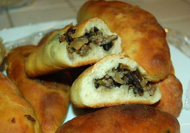 O pão recheado que teria sido usado para envenenar os soldados tem o nome de pyrizhky 
