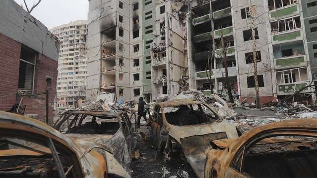 Bombas destruíram edifícios de apartamentos em Chernihiv
