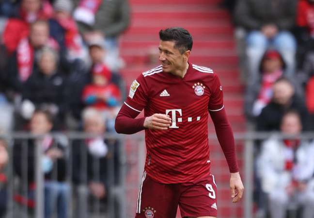 Com gol de Lewandowski, Bayern ganha do Augsburg no Alemão