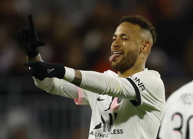 Neymar e Mbappé brilham com três gols, e PSG goleia o Clermont pelo Campeonato Francês