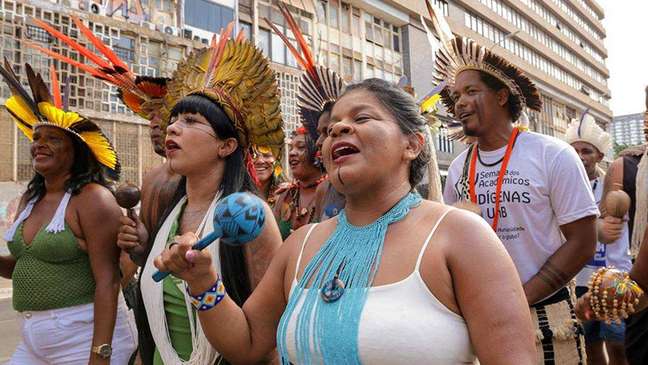 Candidatas indígenas ao parlamento em protesto