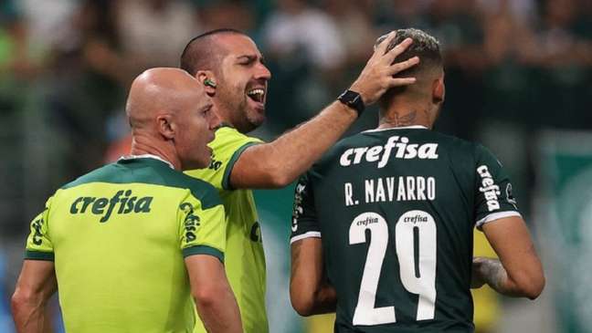 João Martins fala em 'equilíbrio' ao analisar Navarro e aconselha goleador do Palmeiras
